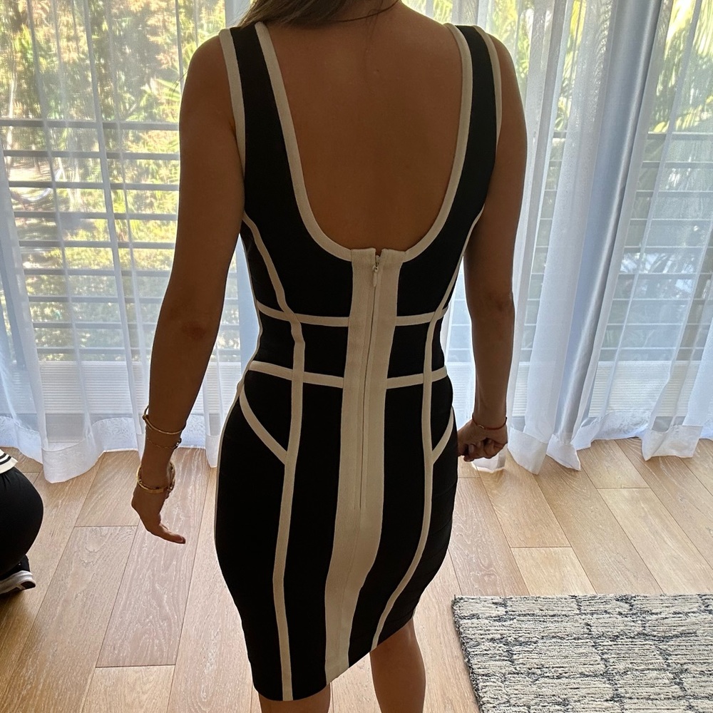 Herve Leger - Black & White Plunge Bodycon Bandage Dress. Very good condition
